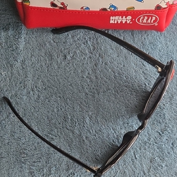 Crap Eyewear Hello Kitty Womens Sunglasses with Red Bow and Black Frame. RARE. - Picture 3 of 7